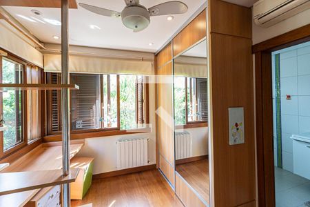 Casa de condomínio à venda com 554m², 4 quartos e 4 vagas Casa de condomínio à venda com 554m², 4 quartos e 4 vagasQuarto 3