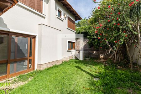 Casa de condomínio à venda com 554m², 4 quartos e 4 vagas Casa de condomínio à venda com 554m², 4 quartos e 4 vagasQuintal