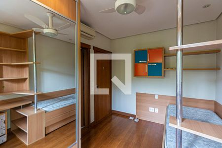 Casa de condomínio à venda com 554m², 4 quartos e 4 vagas Casa de condomínio à venda com 554m², 4 quartos e 4 vagasQuarto 3