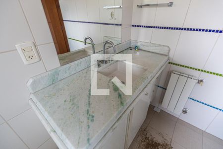 Casa de condomínio à venda com 554m², 4 quartos e 4 vagas Casa de condomínio à venda com 554m², 4 quartos e 4 vagasBanheiro do Quarto 3