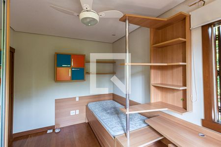 Casa de condomínio à venda com 554m², 4 quartos e 4 vagas Casa de condomínio à venda com 554m², 4 quartos e 4 vagasQuarto 3