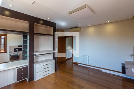 Casa de condomínio à venda com 554m², 4 quartos e 4 vagas Casa de condomínio à venda com 554m², 4 quartos e 4 vagasQuarto 1