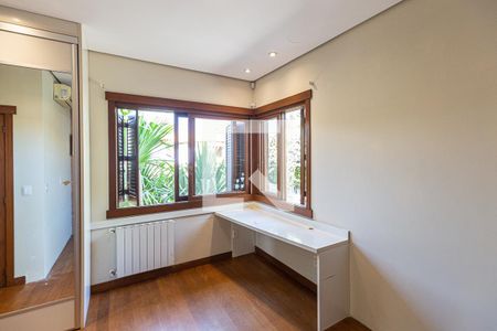 Casa de condomínio à venda com 554m², 4 quartos e 4 vagas Casa de condomínio à venda com 554m², 4 quartos e 4 vagasQuarto 4
