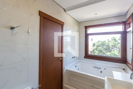 Casa de condomínio à venda com 554m², 4 quartos e 4 vagas Casa de condomínio à venda com 554m², 4 quartos e 4 vagasBanheiro do Quarto 1