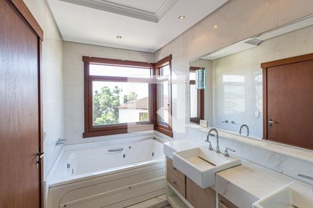 Casa de condomínio à venda com 554m², 4 quartos e 4 vagas Casa de condomínio à venda com 554m², 4 quartos e 4 vagasBanheiro do Quarto 1