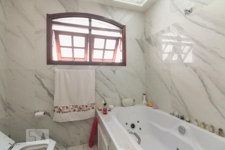 Casa à venda com 235m², 3 quartos e 4 vagasBanheiro Suíte 