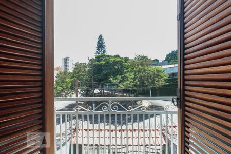 Casa à venda com 235m², 3 quartos e 4 vagasVaranda Suíte 