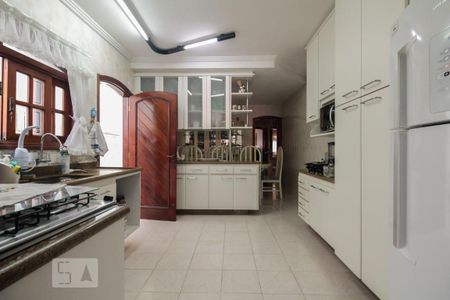 Casa à venda com 235m², 3 quartos e 4 vagasCozinha 