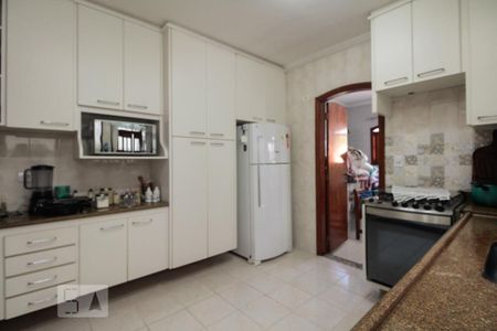 Casa à venda com 235m², 3 quartos e 4 vagasCozinha 