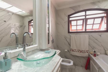 Casa à venda com 235m², 3 quartos e 4 vagasBanheiro Suíte 