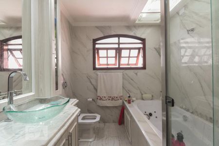 Casa à venda com 235m², 3 quartos e 4 vagasBanheiro Suíte 