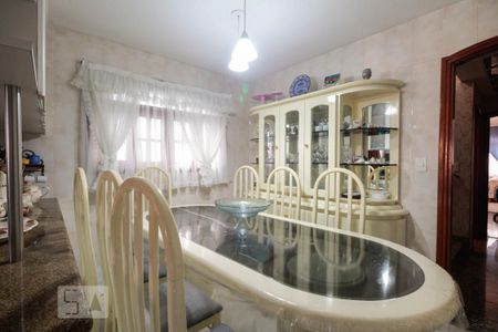 Casa à venda com 235m², 3 quartos e 4 vagasCozinha 