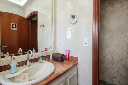 Casa à venda com 235m², 3 quartos e 4 vagasBanheiro Social 