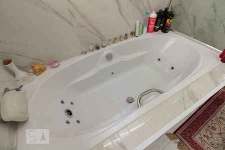 Casa à venda com 235m², 3 quartos e 4 vagasBanheiro Suíte 