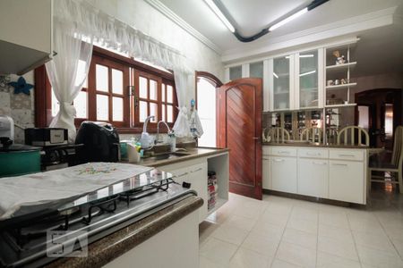 Casa à venda com 235m², 3 quartos e 4 vagasCozinha 