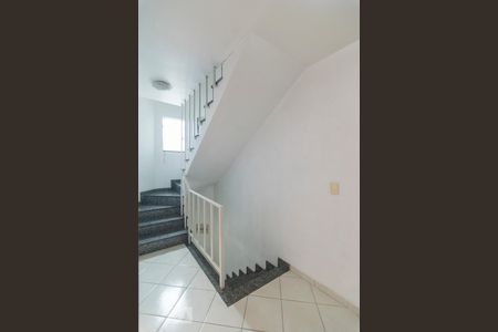 Escada de casa de condomínio à venda com 4 quartos, 107m² em Jardim Sílvia, Santo André