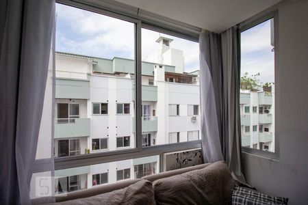 Sala de apartamento para alugar com 3 quartos, 110m² em Carvoeira, Florianópolis
