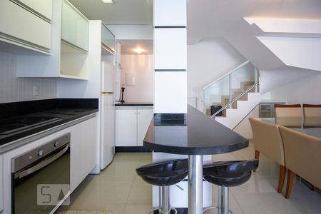 Cozinha de apartamento para alugar com 3 quartos, 110m² em Carvoeira, Florianópolis
