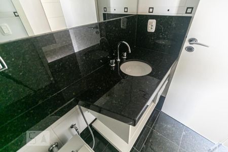 Apartamento à venda com 200m², 3 quartos e 5 vagas Apartamento à venda com 200m², 3 quartos e 5 vagasBanheiro