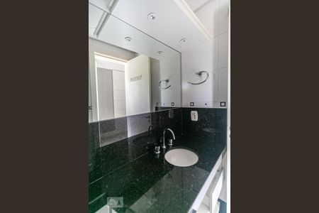 Apartamento à venda com 200m², 3 quartos e 5 vagas Apartamento à venda com 200m², 3 quartos e 5 vagasBanheiro