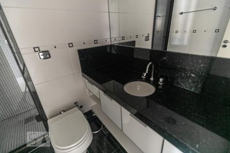 Apartamento à venda com 200m², 3 quartos e 5 vagas Apartamento à venda com 200m², 3 quartos e 5 vagasBanheiro do Quarto 1