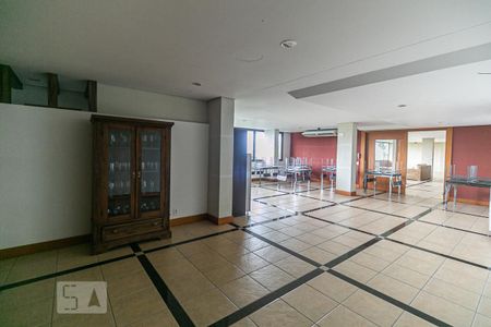 Apartamento à venda com 200m², 3 quartos e 5 vagas Apartamento à venda com 200m², 3 quartos e 5 vagasÁrea comum - Salão de festas