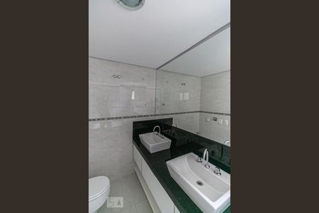 Apartamento à venda com 200m², 3 quartos e 5 vagas Apartamento à venda com 200m², 3 quartos e 5 vagasBanheiro