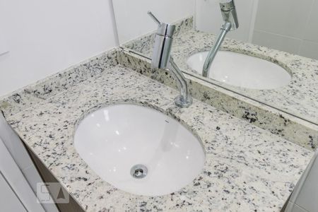 Apartamento para alugar com 71m², 2 quartos e 2 vagas Apartamento para alugar com 71m², 2 quartos e 2 vagasBanheiro da Suíte 1 Pia