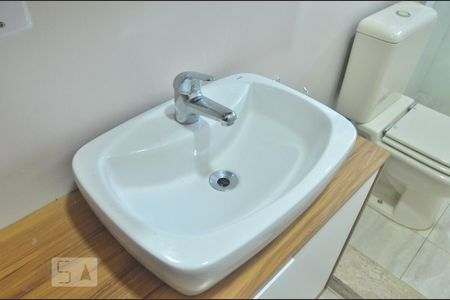 Casa à venda com 250m², 3 quartos e 2 vagasBanheiro