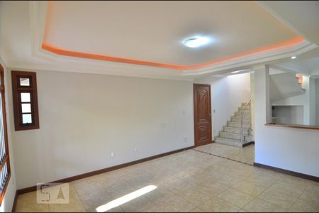 Sala de casa à venda com 3 quartos, 250m² em Estância Velha, Canoas