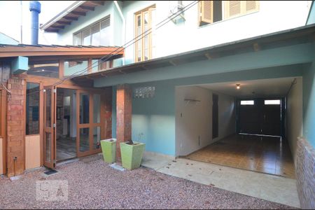 Casa à venda com 250m², 3 quartos e 2 vagasPátio
