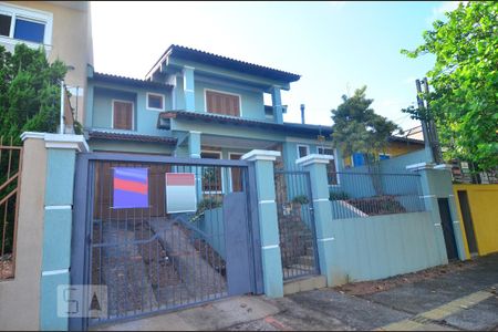Fachada de casa à venda com 3 quartos, 250m² em Estância Velha, Canoas