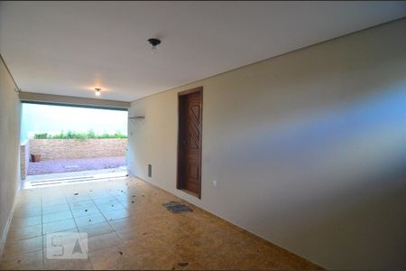 Garagem de casa à venda com 3 quartos, 250m² em Estância Velha, Canoas