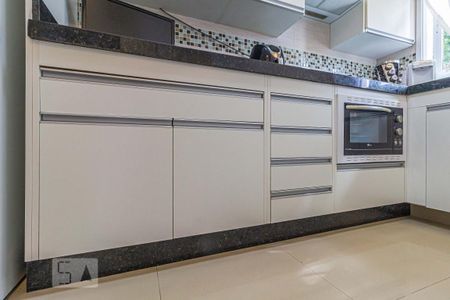 Casa à venda com 91m², 2 quartos e 2 vagas Casa à venda com 91m², 2 quartos e 2 vagasCozinha - Armários