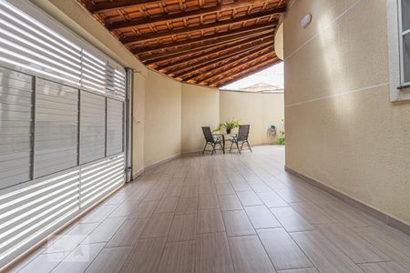 Casa à venda com 91m², 2 quartos e 2 vagas Casa à venda com 91m², 2 quartos e 2 vagasGaragem