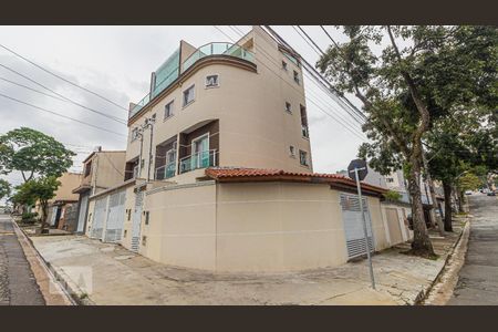 Casa à venda com 91m², 2 quartos e 2 vagas Casa à venda com 91m², 2 quartos e 2 vagasFachada