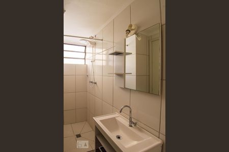 Banheiro de apartamento para alugar com 1 quarto, 34m² em Cidade Baixa, Porto Alegre