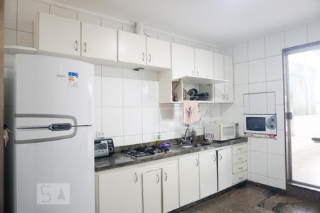 Casa à venda com 300m², 2 quartos e 2 vagasCozinha