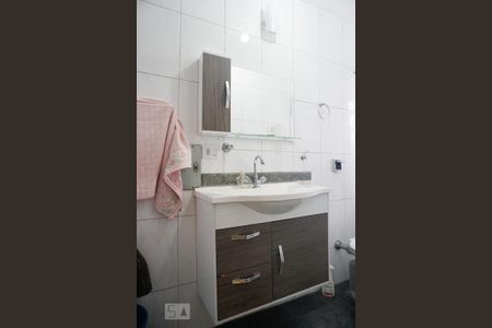 Casa à venda com 300m², 2 quartos e 2 vagasBanheiro