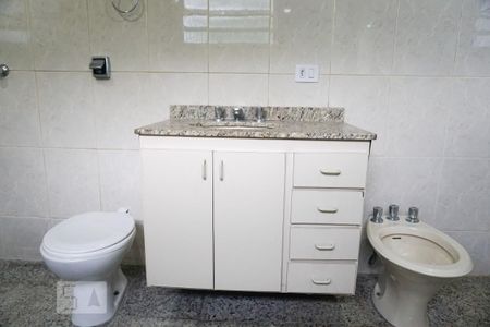 Casa à venda com 300m², 2 quartos e 2 vagasBanheiro