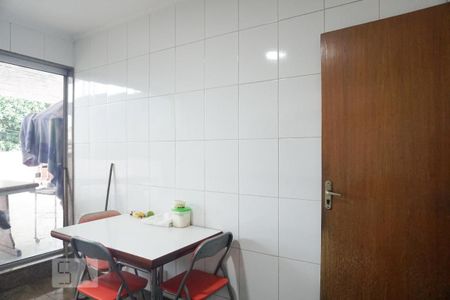 Casa à venda com 300m², 2 quartos e 2 vagasCozinha