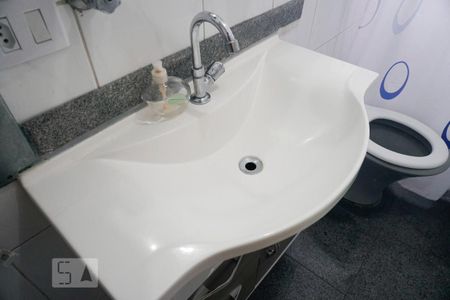 Casa à venda com 300m², 2 quartos e 2 vagasBanheiro