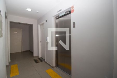 Apartamento para alugar com 41m², 2 quartos e 1 vaga Apartamento para alugar com 41m², 2 quartos e 1 vagaHall social - Elevadores