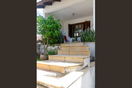 Casa à venda com 358m², 3 quartos e 3 vagas Casa à venda com 358m², 3 quartos e 3 vagasDetalha Fachada