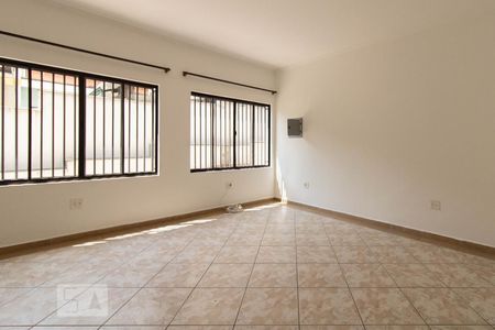 Casa para alugar com 191m², 3 quartos e 2 vagasSala