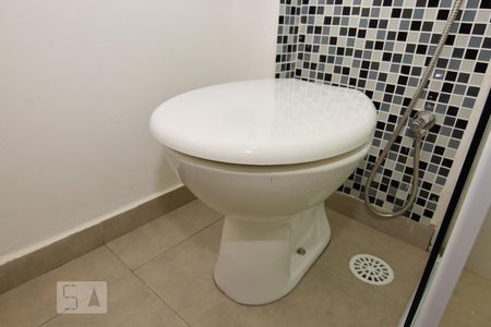 Casa de condomínio para alugar com 55m², 2 quartos e sem vaga Casa de condomínio para alugar com 55m², 2 quartos e sem vagaBanheiro