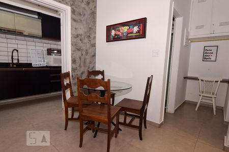 Sala de casa de condomínio para alugar com 2 quartos, 55m² em Vila Alzira, Guarujá