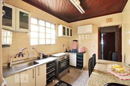Casa à venda com 210m², 2 quartos e 2 vagasCozinha