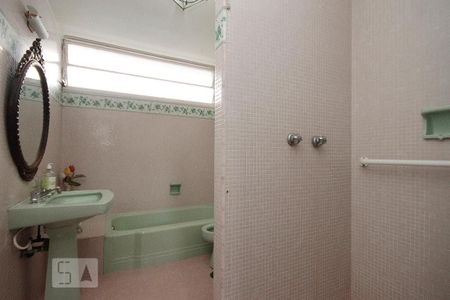 Casa à venda com 600m², 4 quartos e 8 vagasBanheiro