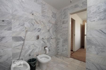 Casa à venda com 600m², 4 quartos e 8 vagasBanheiro da Suíte